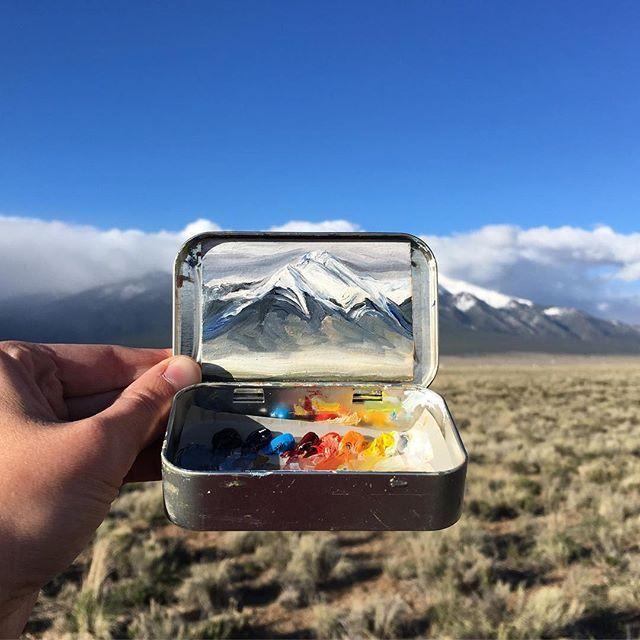喉糖鐵盒裡的油畫世界,上百幅迷你風景畫持續產出中~/