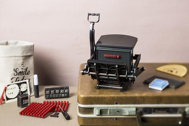 DIY「迷你活版印刷機」，自排中文活字、印出老派風格| 大人物- 92818