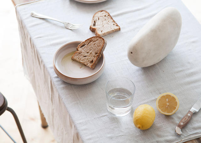 義大利西西里式的自然風情，鵝卵石型水罐 Petra jug 