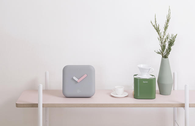 時鐘裡的救難包，Life Clock 時時提醒保有危機意識
