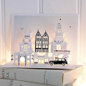 在異地打拚的你，寫封設計巧思的立體卡片給家人吧