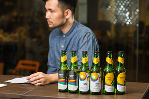 「我只想誠實，不討好誰。」－專訪台灣啤酒世大運紀念瓶設計師 彭星凱