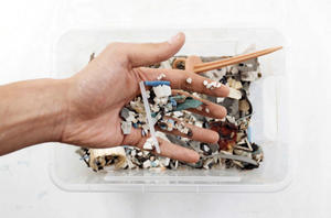 用垃圾夾生魚片？海洋塑料筷 Umi Hashi 