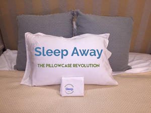 有了 Sleep Away 枕頭套 外出旅行可以安心睡覺啦！