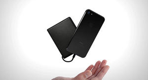 走到哪裡都很滿！太陽能皮夾幫低頭族充電