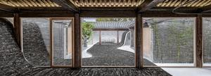 「扭」轉北京老胡同，黑白波浪流進四合庭院