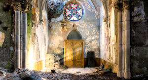 被遺忘的信仰！James Kerwin 以鏡頭遊歷歐洲廢棄教堂