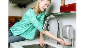 塑膠瓶罐、濕爛肥皂，掰啦！Eco Soapr 自動削皂機