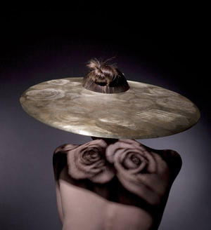 前衛配件設計師 Maiko Takeda 的影子戲法