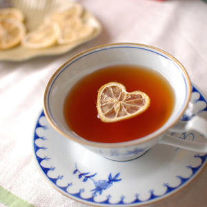 漂浮著愛心檸檬片的紅茶，日本超人氣商品