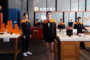 台灣大哥大門市全新制服設計！APUJAN操刀融合科技想像與科幻文學