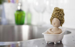 天天上演肥皂劇，菜瓜布女王讓洗碗成為髮型秀