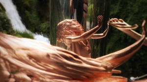 鏡裡鏡外分不清！藝術家把哈哈鏡變「正常」了