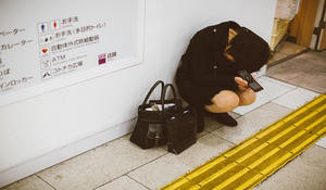 孤獨感爆發！波蘭攝影師Justyna Zduńczyk捕捉寂寞感十足的日本街拍