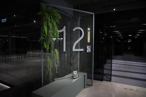 交大宿舍改造成最有設計感的大學宿舍！12 舍交誼廳化身黑色系工業風 lounge bar，飛鏢、手台足球樣樣有