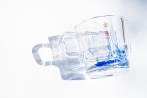春池玻璃×金馬60聯名玻璃杯！攜手HMM打造乘載光影留痕的W GLASS玻璃杯