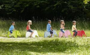 【一分鐘讀懂設計椅】史上最有戲 Charles and Ray Eames 大象兒童椅 -《 Eames Elephant 》