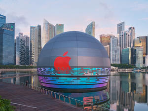 全球首間球體建築 Apple Store 在新加坡！化身水上燈籠「漂浮」於濱海灣