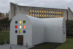 三十年的手稿成真！Ellsworth Kelly 唯一設計的光與色教堂