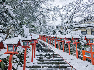 被遺忘的冬季京都雪景！貴船神社紅色長夜燈、積雪石階和鳥居成不可多得的絕世美景