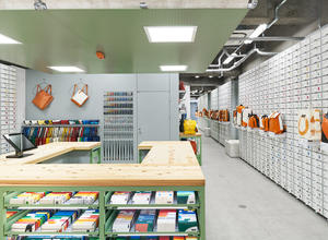 書報亭風格 FREITAG 大阪店，讓小空間容納上千個個獨一無二的包袋