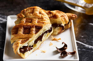 同步紐約推出台灣首家 GODIVA Café！甜鹹 Croffle 可芙、經典咖啡 ...... 遠百信義獨家開賣