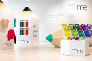 大直NOKE「me ISSEY MIYAKE快閃店」！巨型鉛筆裝置展示調色盤密褶、12色褶包美學