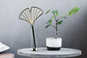人人都想要的美感燈具電蚊拍！銀杏形 Home Swatter Vase 兼具實用和美學，更優雅融入空間設計
