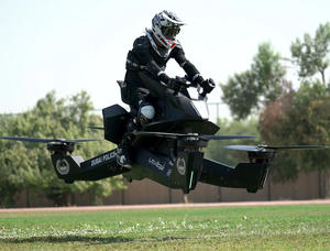 哪怕竊賊飛天遁地！飛行警車「Hoverbike」杜拜正式亮相
