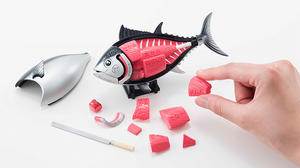 新鮮的《黑鮪魚解體拼圖》上桌，晚餐就來一盤生魚片吧