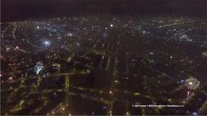 【影片】攝影師用空拍機拍下祕魯首都的城市煙火秀