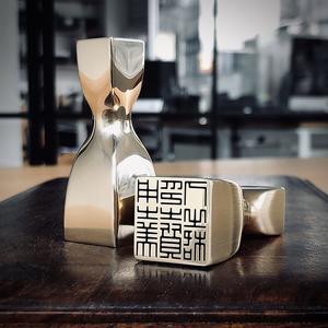 顛覆傳統的設計感「雙面印章」！台灣設計品牌「款 Kuan」推出猶如藝術品的公司大小章、個人磁吸章