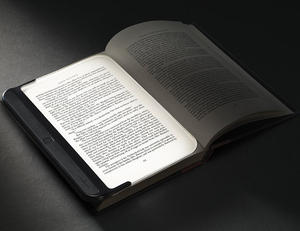 曖曖內含光的書籤！夾式書籤閱讀燈 Lightwedge 讓夜讀時光不再影響枕邊人的睡眠
