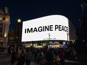 傳遞和平反戰之聲！小野洋子「IMAGINE PEACE」點亮紐約、倫敦等8大城市廣告牆