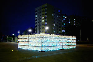 6000支寶特瓶打造的環保迷宮，喚起大家對塑膠濫用的重視