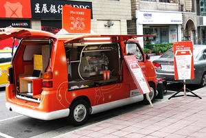 喝了保證不"微軟"，免費續杯的行動咖啡車！