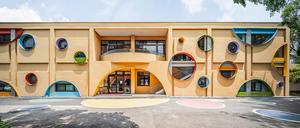 桃園「逸光幼兒園」美感學習空間！國軍福利站舊建築變身光影幼稚園、社區圖書館