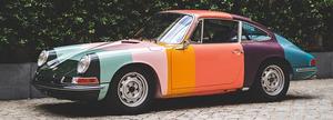 復古跑車換新衣！穿上 Paul Smith 彩條外衣的保時捷 911