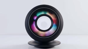 首位有「個性」的機器人！能辨識情感的 Olly 向你 360 度轉動
