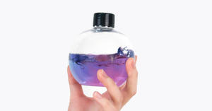 變化效果超療癒，一起 DIY 變色彩虹瓶