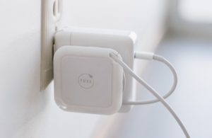 還我清爽不雜亂！少了小耳朵的 Macbook 電源供應器，得要「Side Kick」來當得力助手