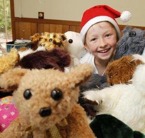 年紀真的不是問題！800 個愛心布偶全出自 12 歲之手