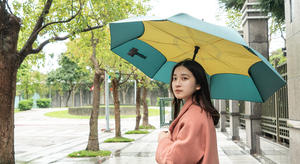 讓你在雨中比誰都優雅！台灣原創世界紅的「一秒瞬收，二折反向傘」
