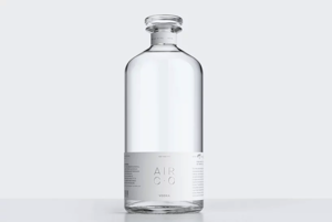紐約團隊 Air Co. 以「空氣」製成極簡質感「負碳」伏特加 ！全線開發生產消毒洗手液回饋社會